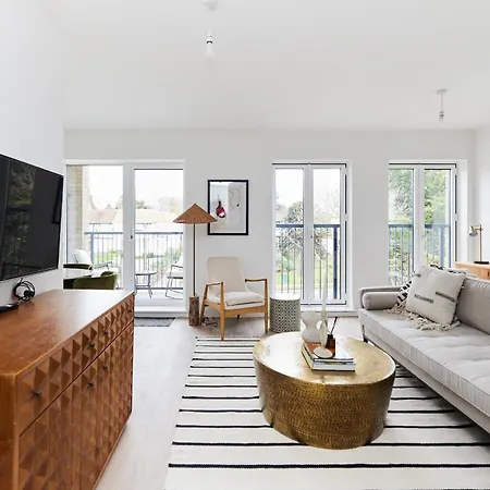 Апартаменты The Wembley Park Retreat - Modern 2Bdr Flat With Balcony Лондон Экстерьер фото