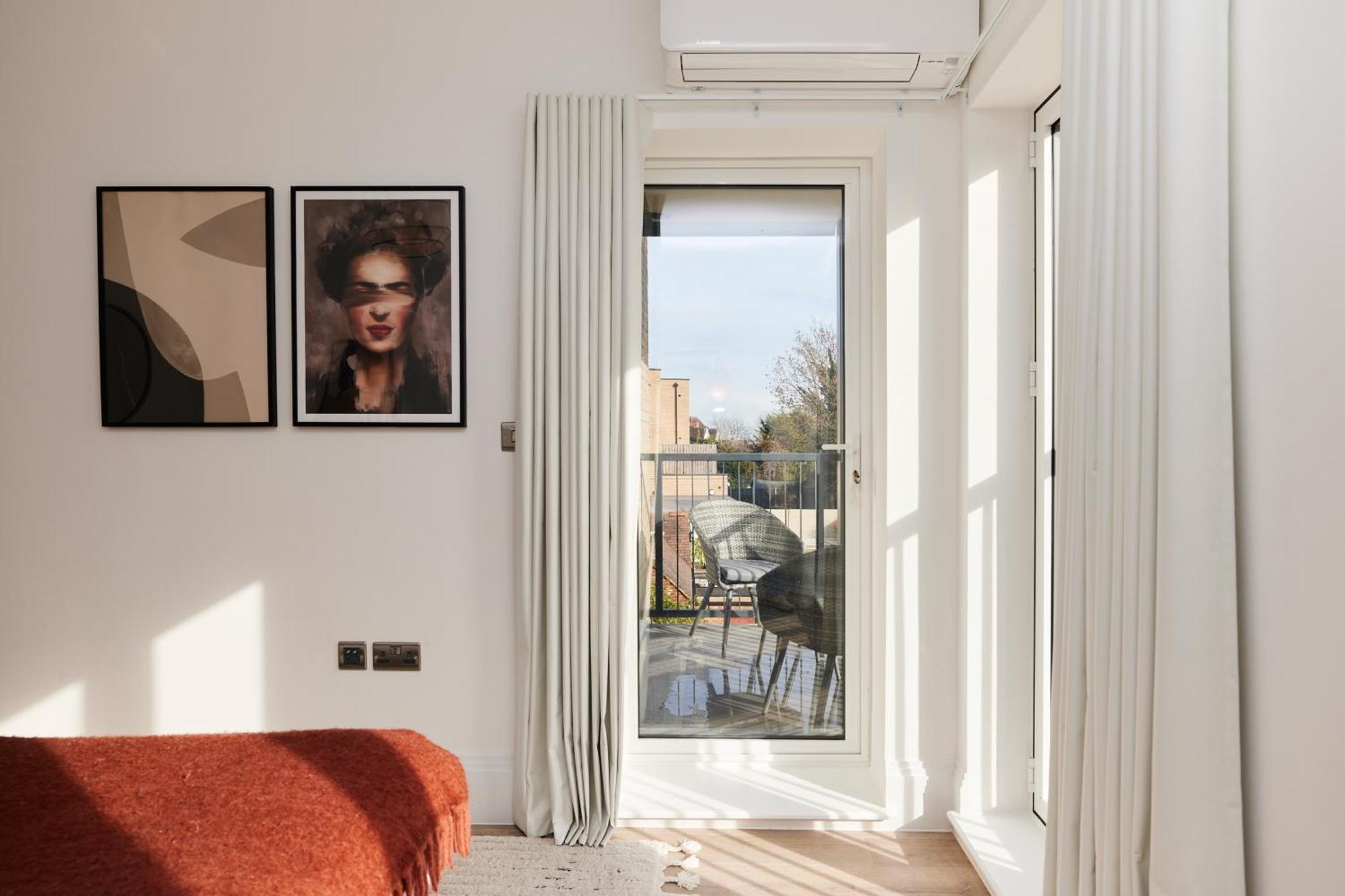 Апартаменты The Wembley Park Retreat - Modern 2bdr Flat With Balcony *