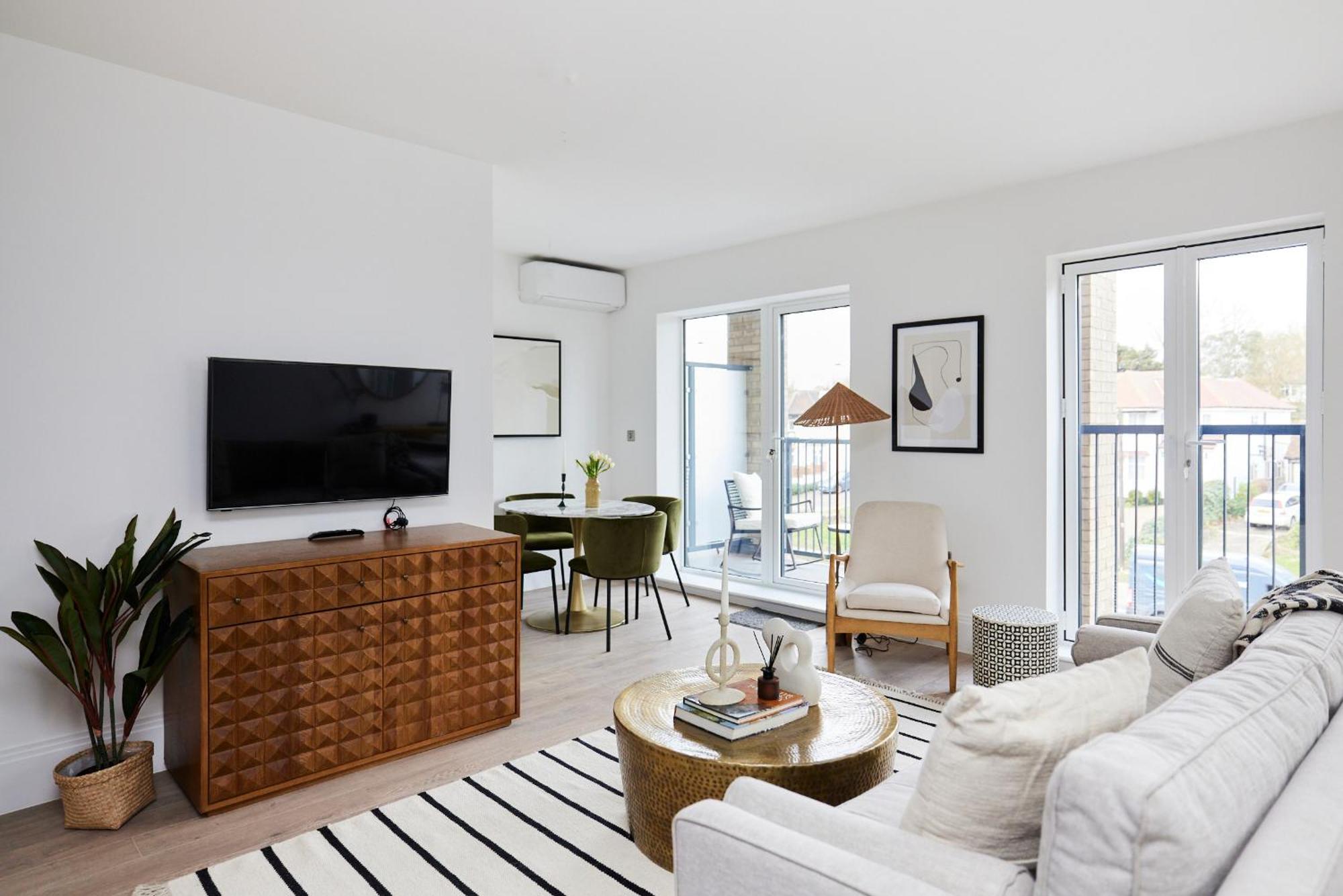 The Wembley Park Retreat - Modern 2bdr Flat With Balcony Apartment *